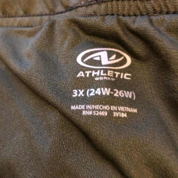 ATHLETIC WORKS Womens Core Running Shorts Size 3X 24W-26W Camouflage New - Picture 6 of 7
